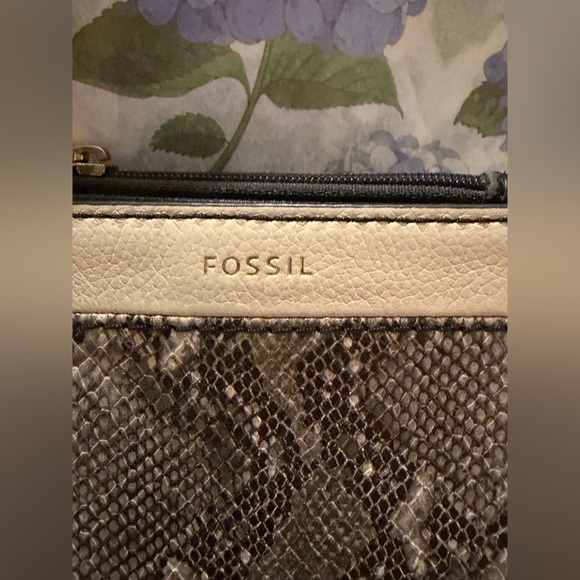 Fossil Snakeskin Patterned Wallet - Cream and Brown EUC - Picture 3 of 7